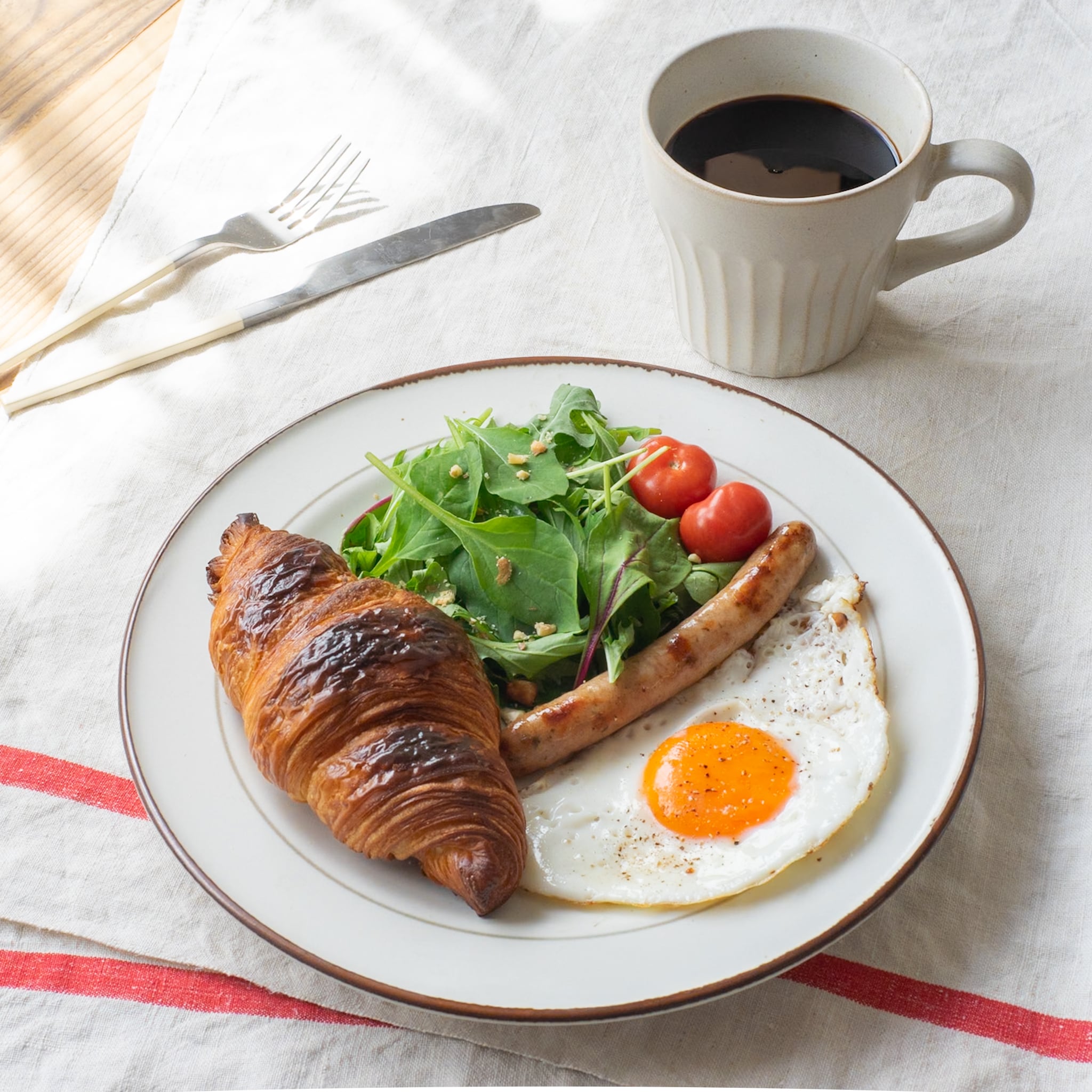 カフェ風のカップ【白・マグ】 | Kamani | 多治見で営む 美濃焼器のWeb