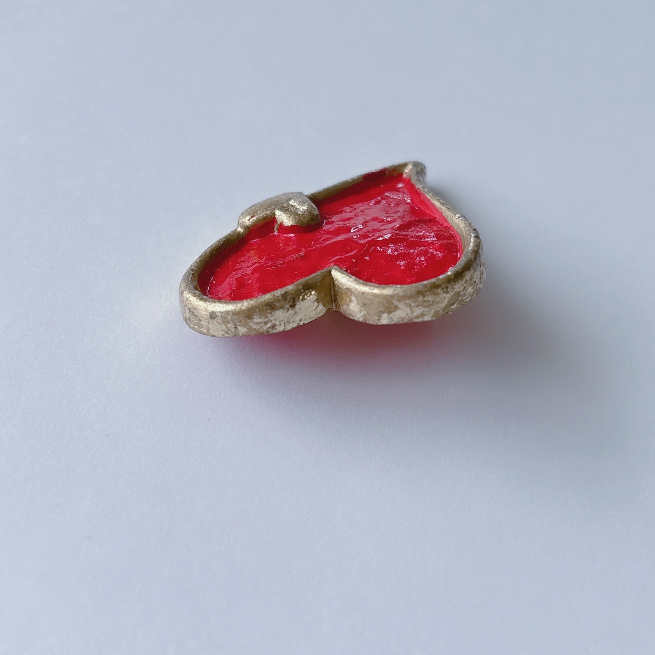 Vintage 80s gold tone red wood double heart brooch pin