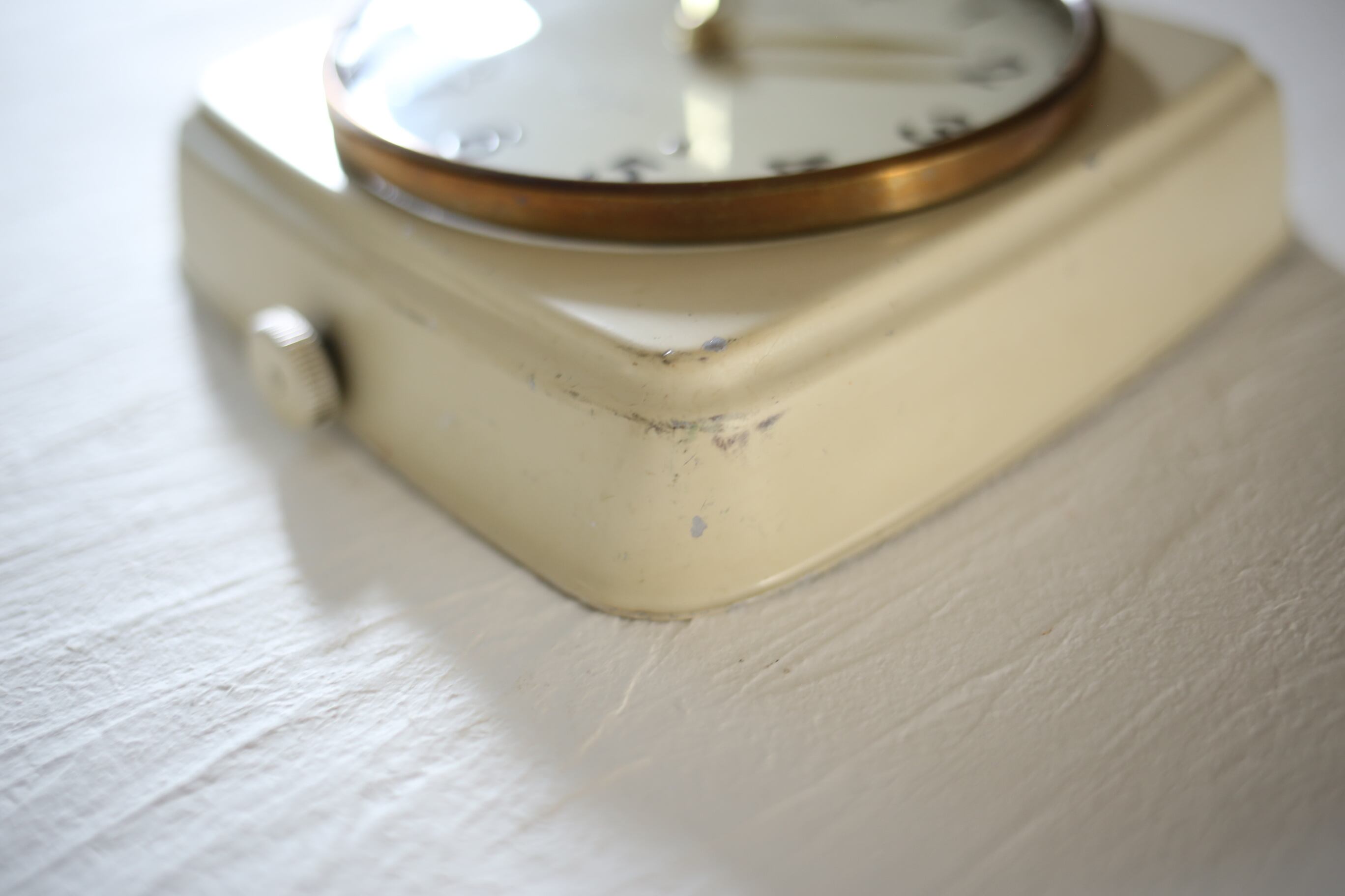 スイス製 アンティーク ヴィンテージ 小さめの壁掛け時計 ゼンマイ機械