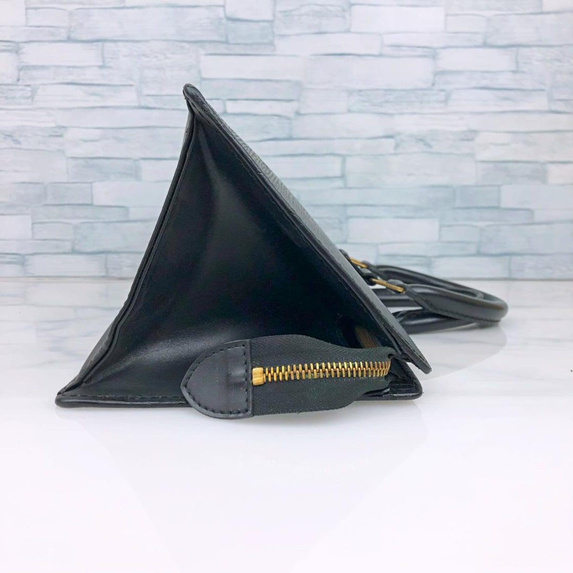極美品】LOUIS VUITTON エピ サックトライアングル バッグ | Pay ID