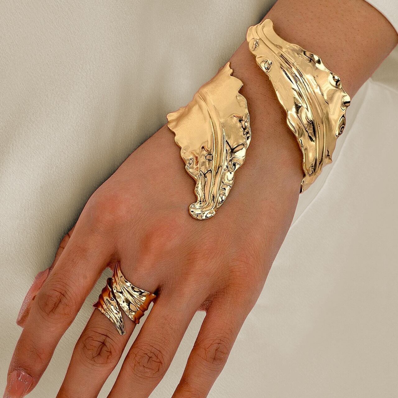 Leaf Motif Wide Bangle L00420