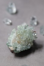 グリーンアポフィライト × ヒューランダイト 「雫の花」Green Apophyllite × Heulandite ◇ 天然石・鉱物・パワーストーン・原石 | st00384