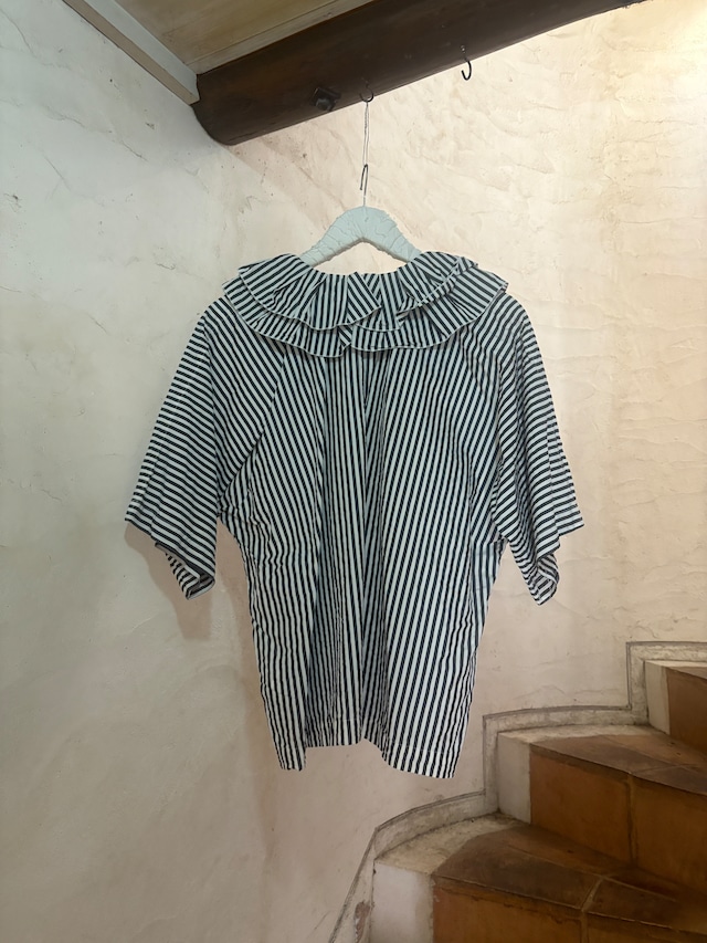 VERITECOEUR | TUCK FRILL PULLOVER-black×ecru stripe