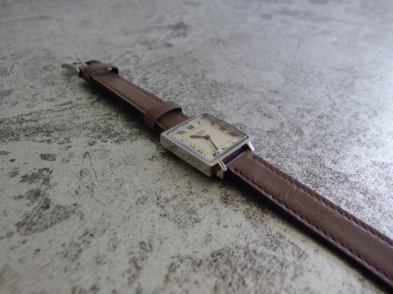 VAGUE WATCH / ヴァーグウォッチ】Carré 25mm / グレーレザーベルト