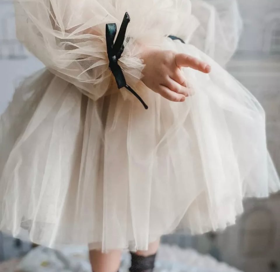 チュールオフショルダードレス•••••••••ワンピース お誕生日 海外子供服 リボン 発表会 撮影 キッズフォト