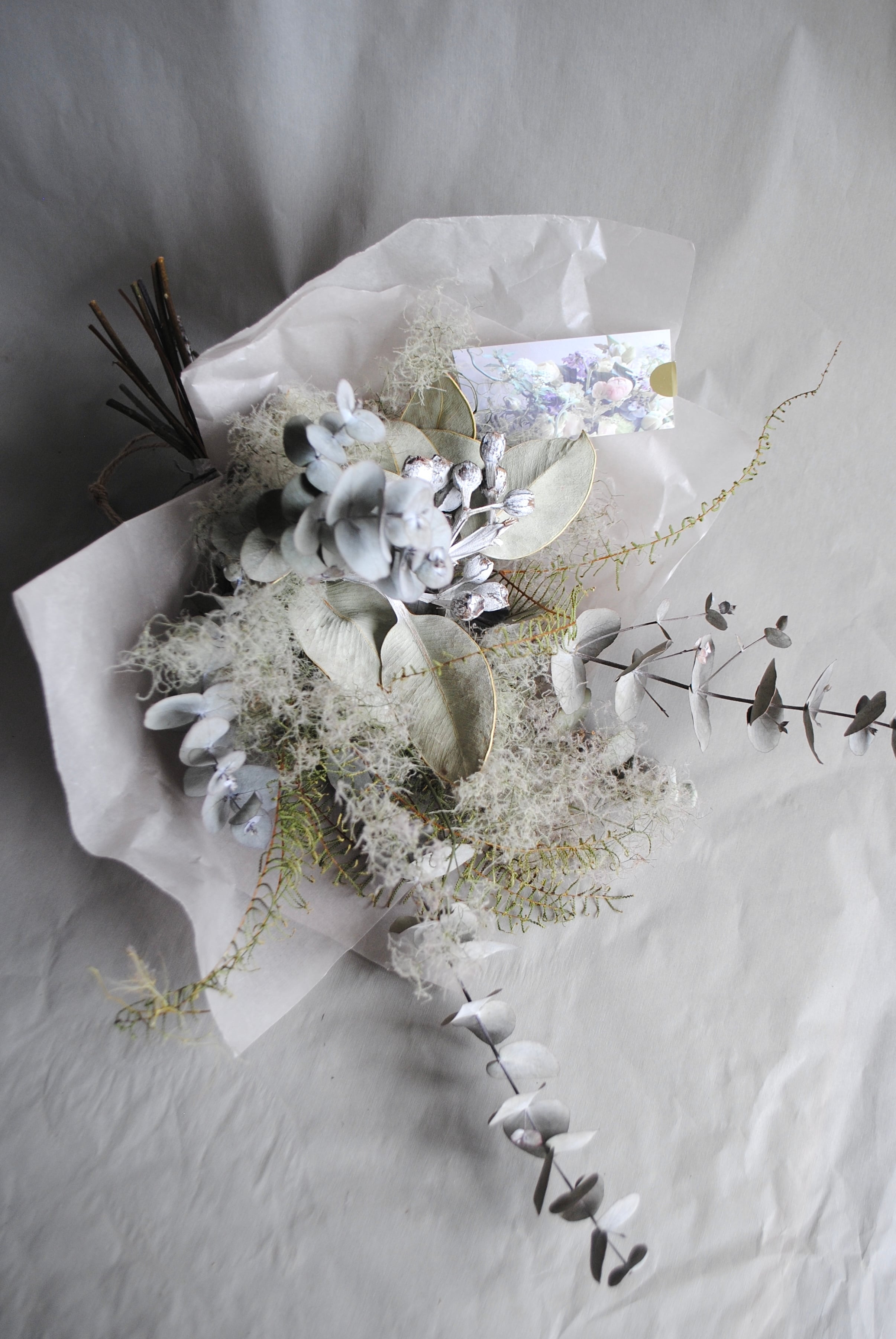 虹の向こうにスワッグ40cm セラータとエレンジュームの明るめな