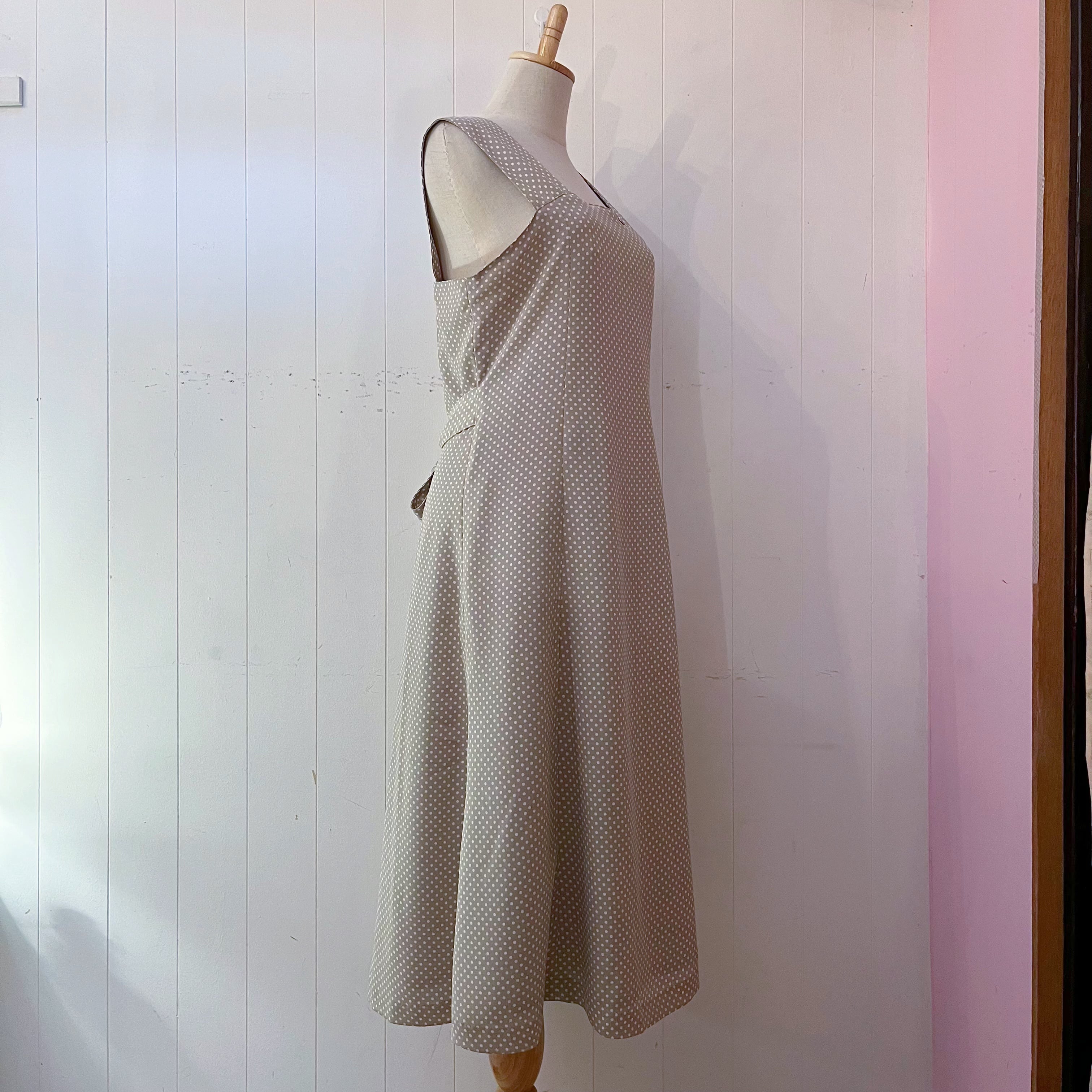 beige dot waist ribbon jumper skirt