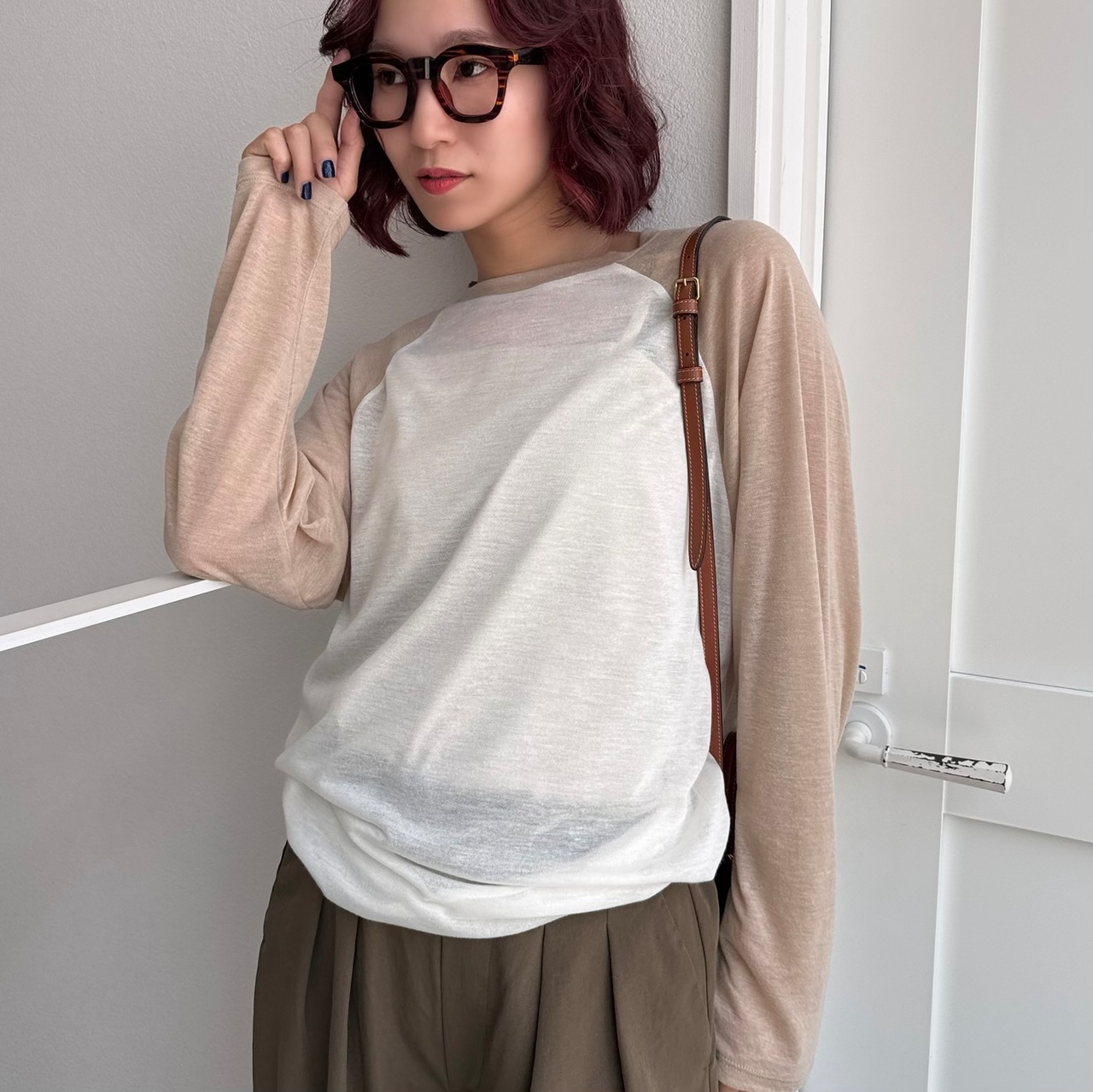 シアーラグランルーズロンTee/ベージュ×ホワイト
