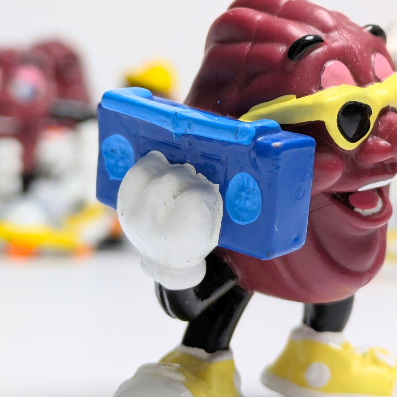 ☆ VINTAGE 1988 ☆ 【California Raisins（カリフォルニアレーズン）】『 Captain Toonz / ラジカセ 』  PVC フィギュア ビンテージトイ 〚アメリカン雑貨 アメトイ〛