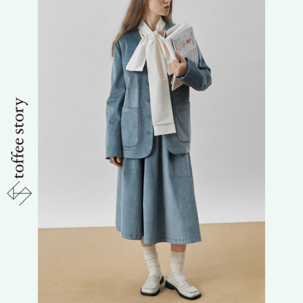 白光に踊る大きな結び：ボウタイシャツ《XU0277》