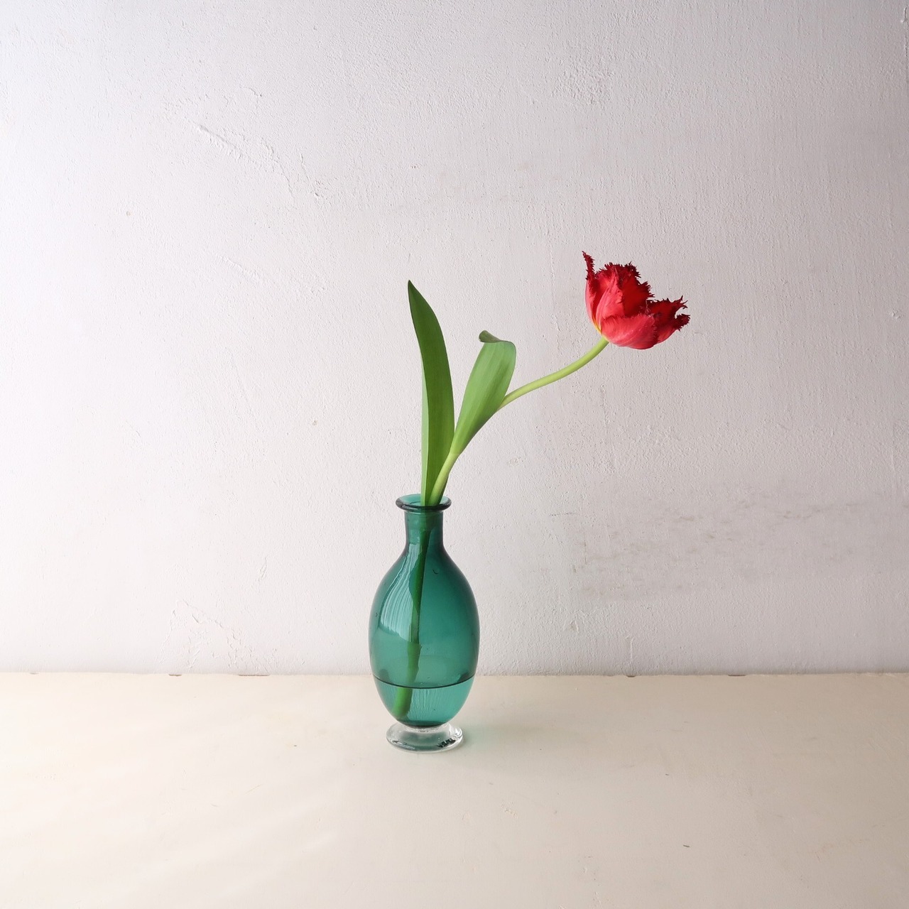 グリーンの丸花瓶