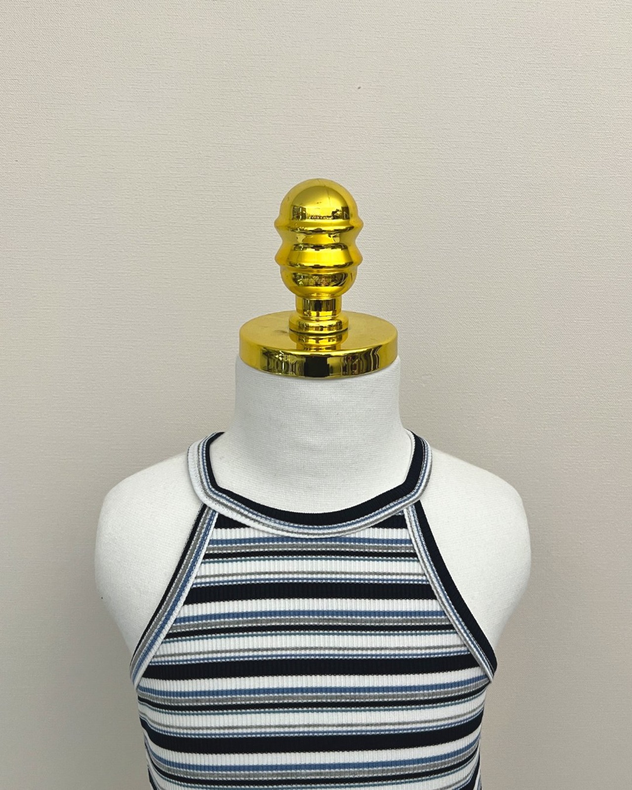[HARO HARO] Colored Pencil Halter Neck Sleeveless Tee (2XL/3XL/4XL) / [하로하로] 색연필홀터넥나시티 (2XL/3XL/4XL)