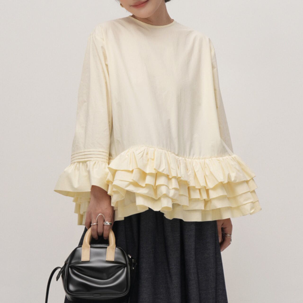 ティアードデザインボリュームブラウス a0555