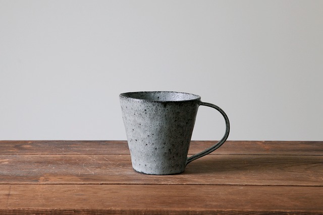小ぶりなコーヒーカップ　灰青
