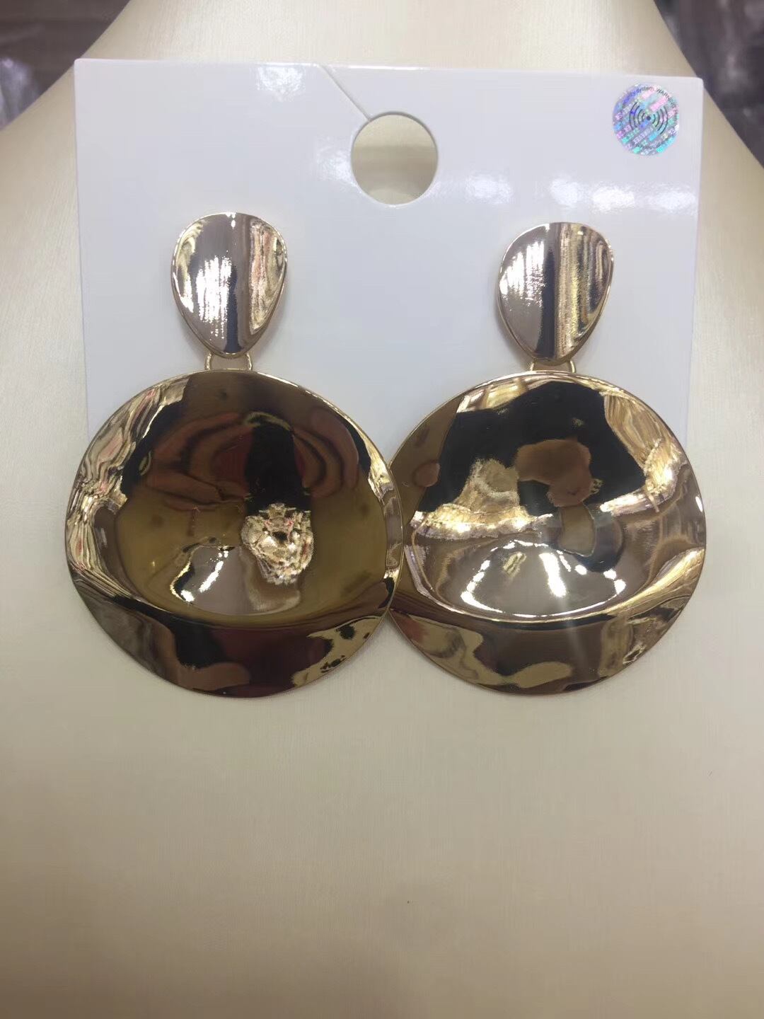 ラウンドゴールドピアス