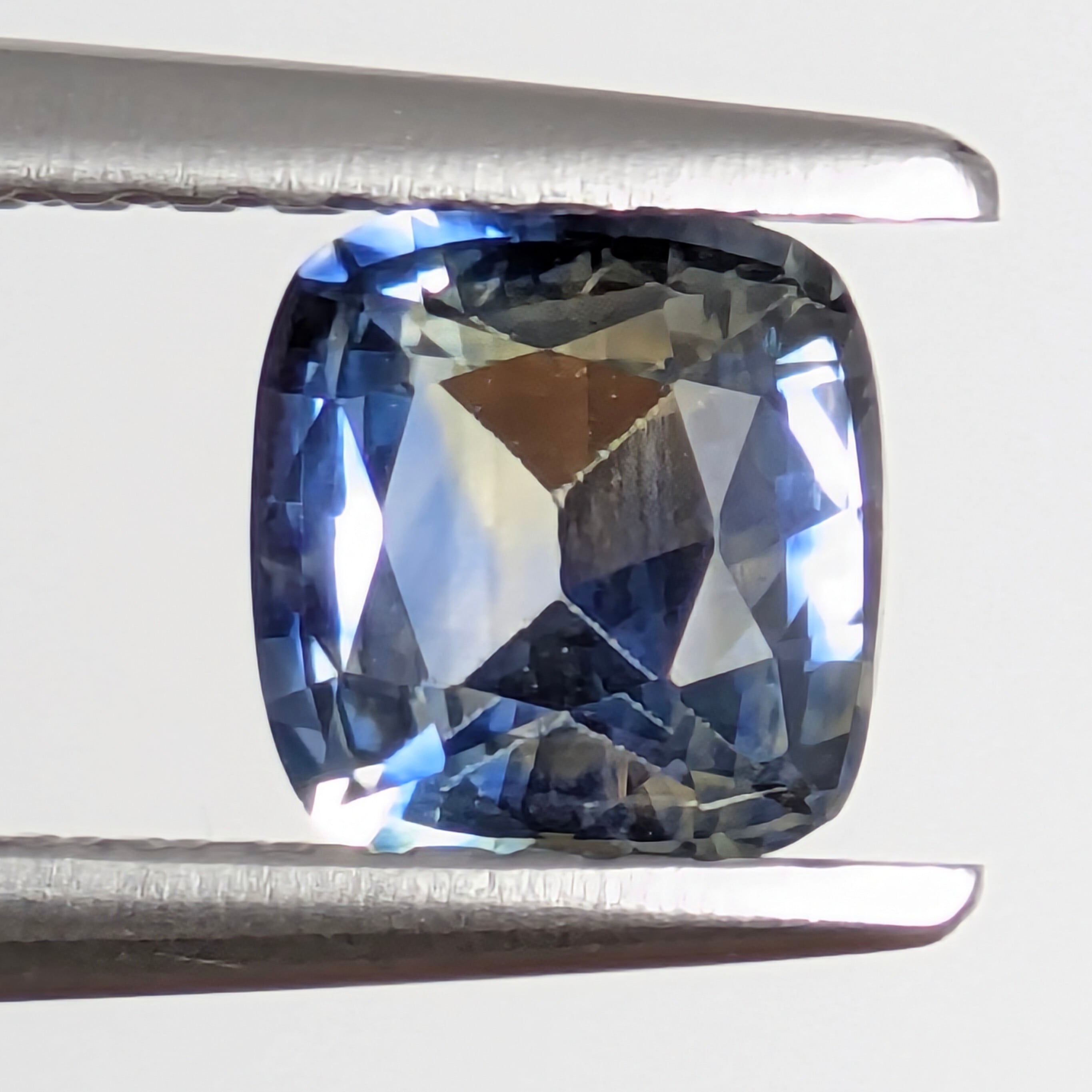 バイカラーサファイア ルース マダガスカル産【0.89ct】 PRO208705
