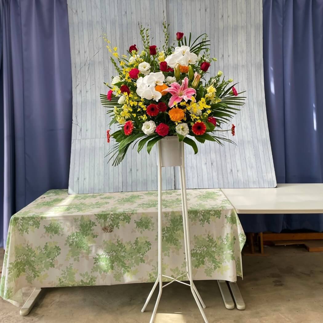 新品 ウェディング ギフト バラ 卓上スタン> エーデルワイス花の贈り物 花 誕生日 プレゼント 記念日 花束 バラ