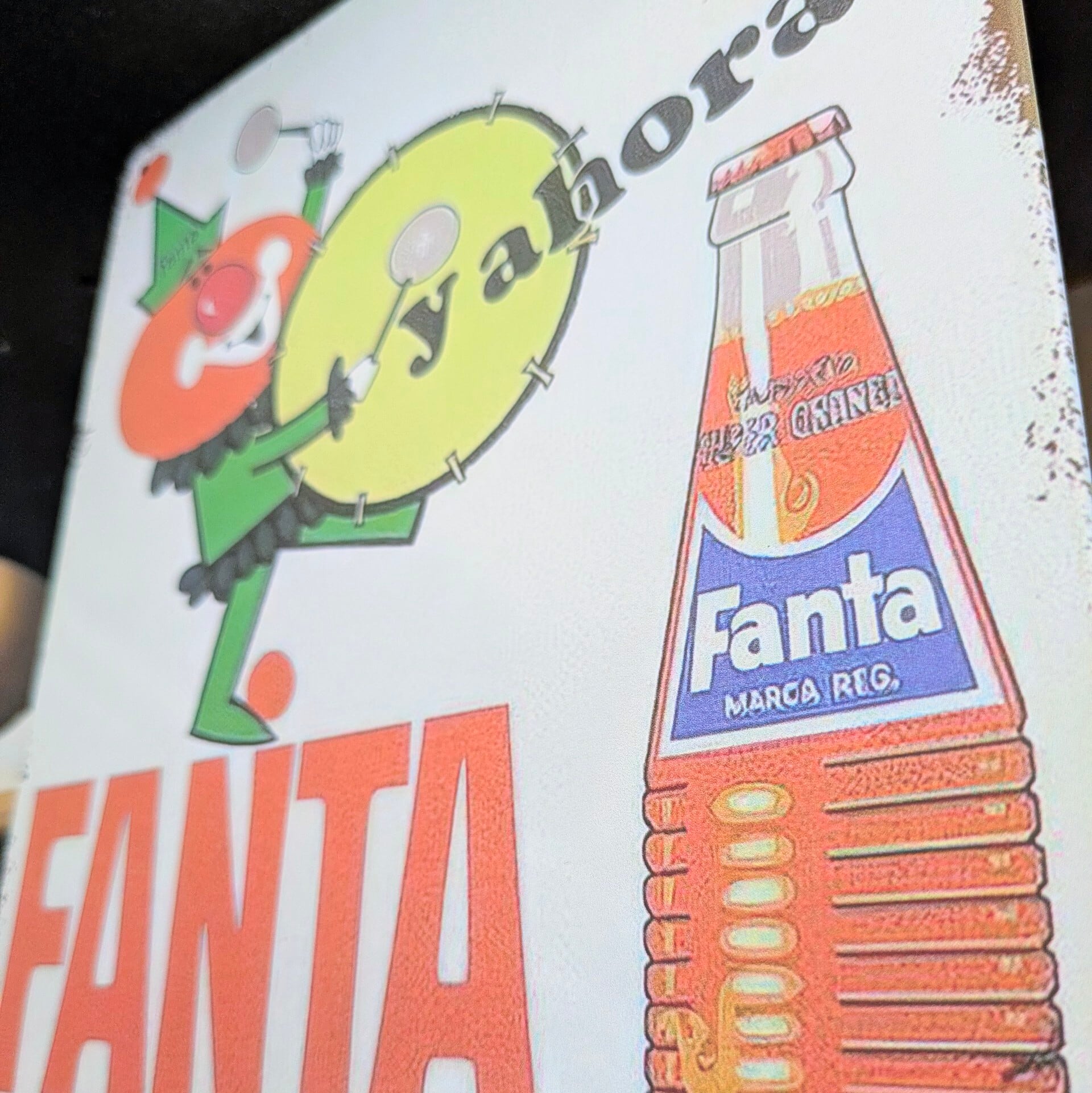 送料無料!ちょうどいいブリキ看板 【 FANTA ( ファンタ ) 】 METAL SIGN / メタルサイン / ブリキ看板 / サインボード / ビンテージ加工〚アメリカン雑貨 アメトイ〛