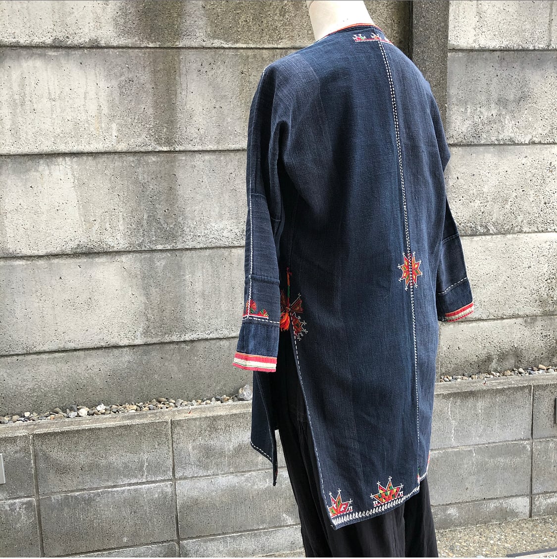 モン族 古布 藍染 手刺繍 リメイク品 ジャケット 民族衣装-