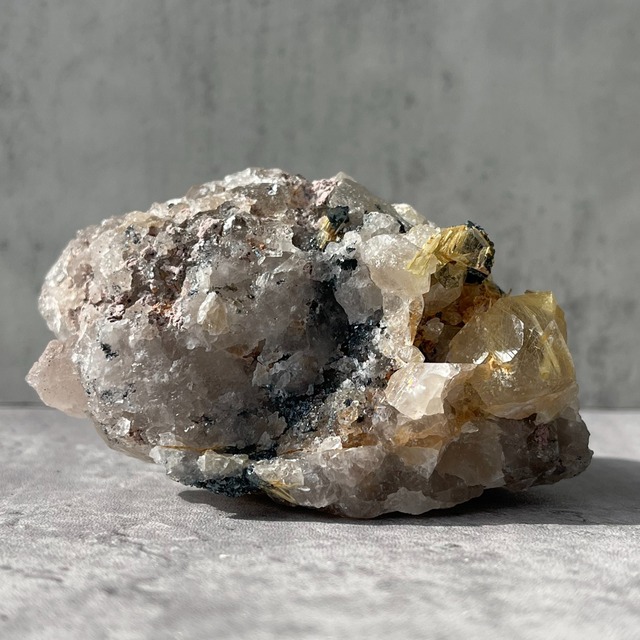 ブラジル・バイーア州ノーヴォ・オリゾンテ産【ルチルクォーツ（金針水晶）】③ 鉱物 天然石 パワーストーン