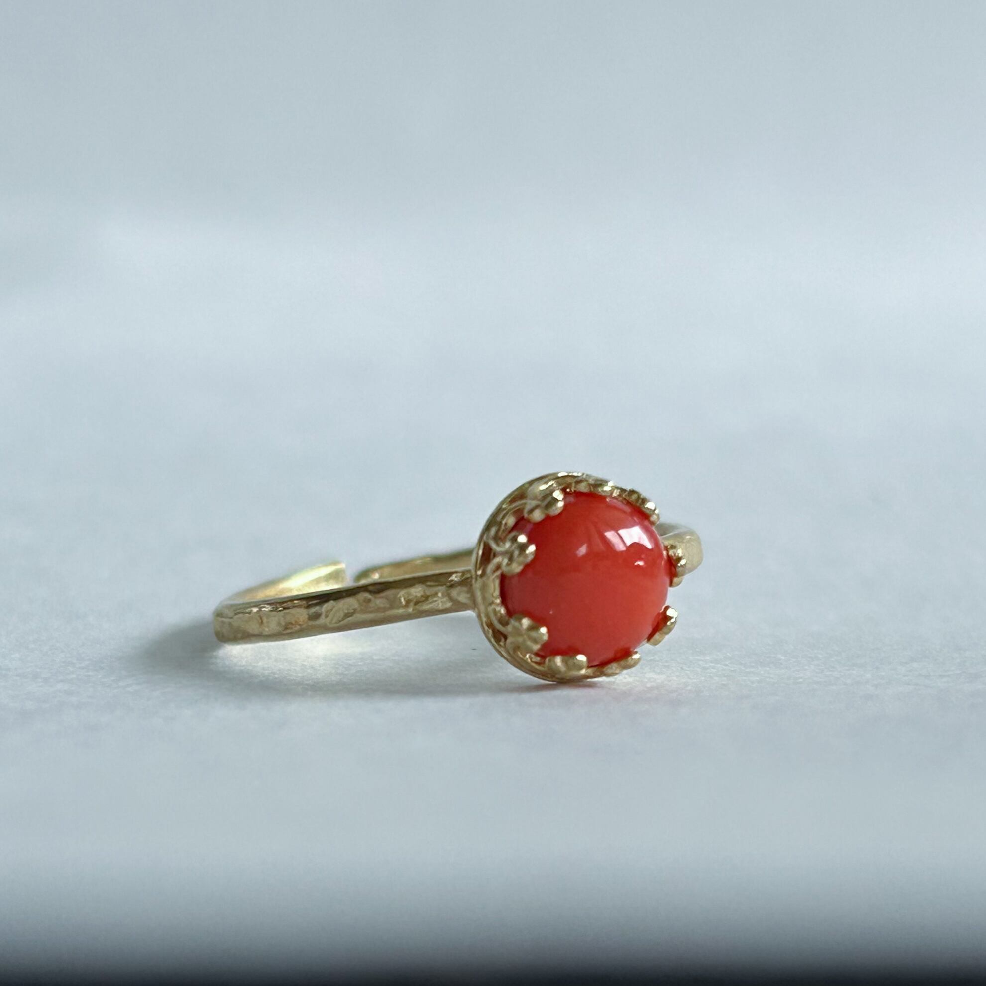 真鍮｜本珊瑚(サンゴ) 天然の緋色は人を惹きつける 鮮やかな赤リング