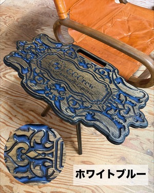 ヴィンテージ風彫刻テーブル（ホワイトブルー）