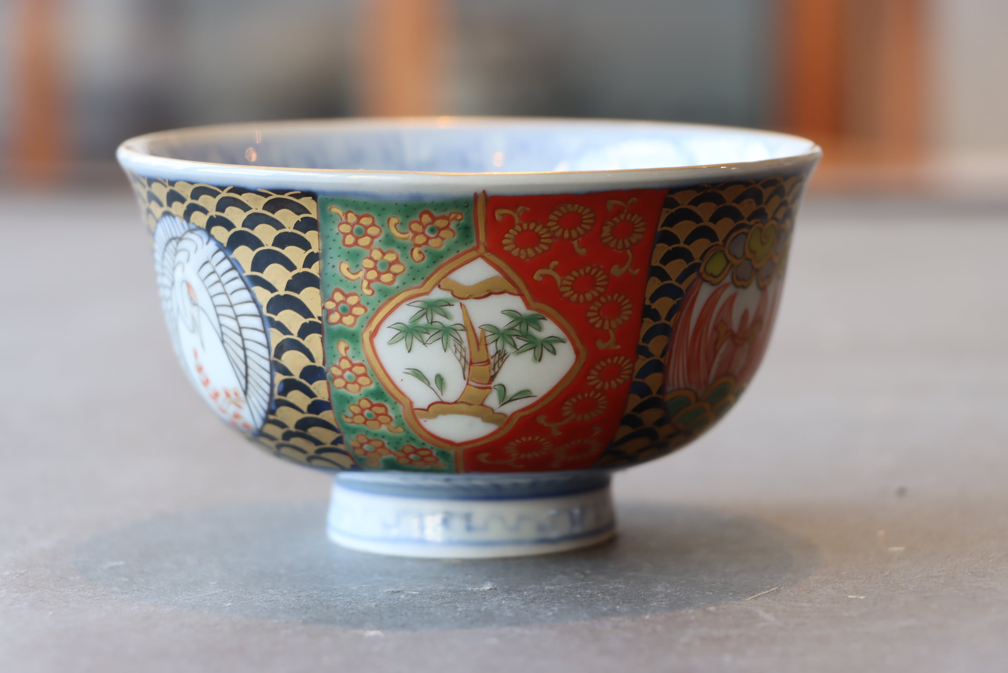 伊万里焼 色絵 桃手 鶴亀翁文 蓋茶碗 通りもの/Imari coverd bowl