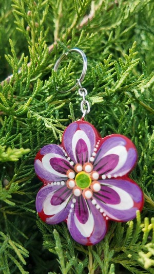 木製キーホルダー・花（製作者：巨匠ホメンコ作）