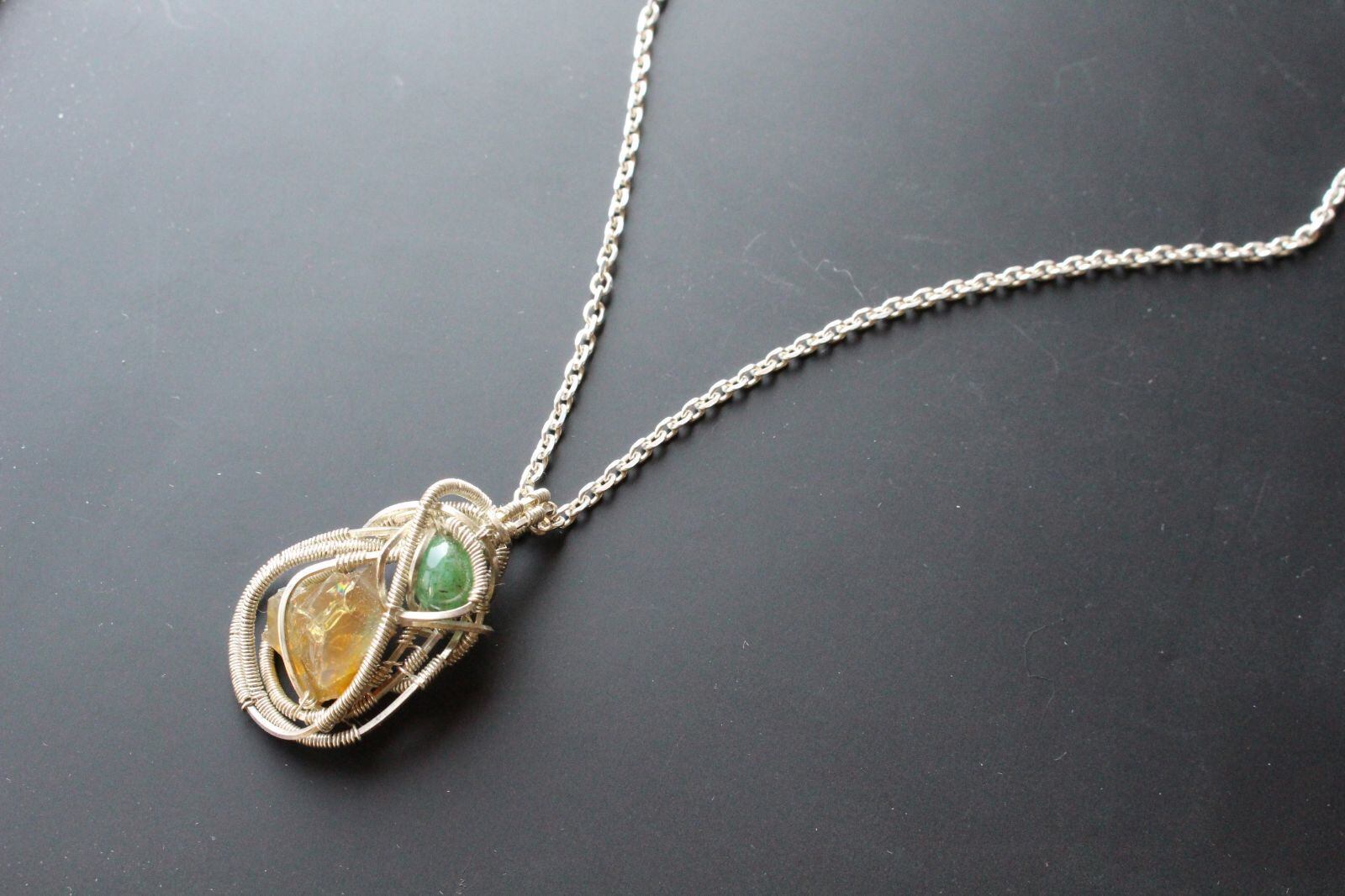 Fire opal & Emerald silver925 wirewrapping pendant