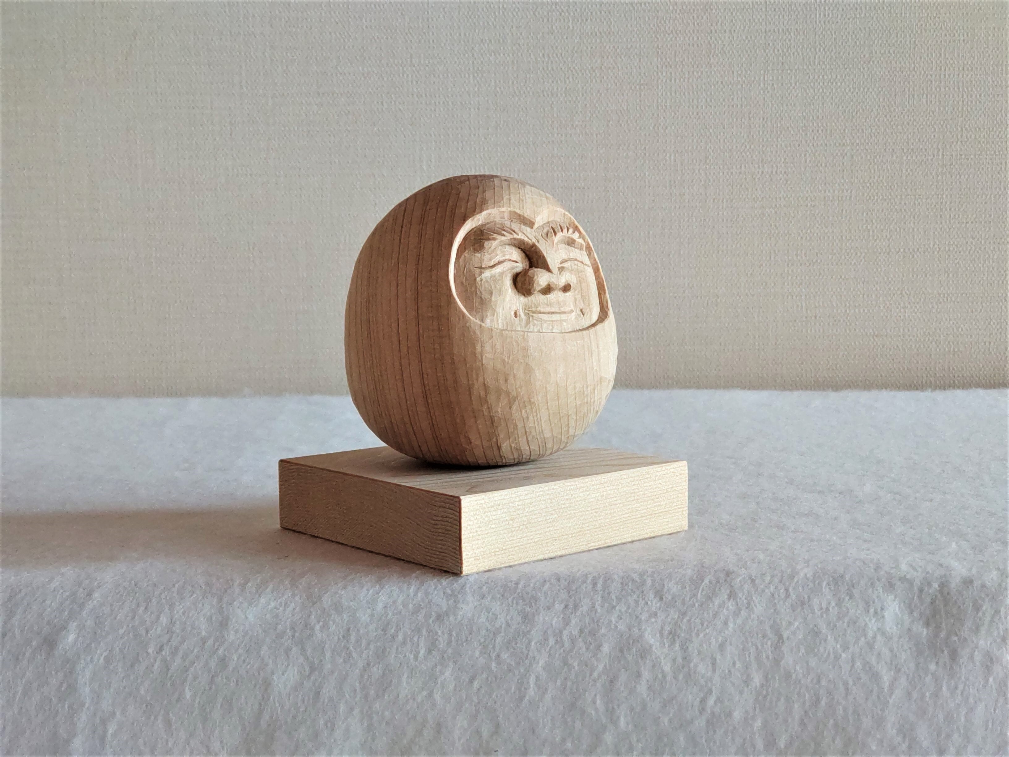 だるま置物 木彫り だるま 縁起物 木の形を活かした木製七福神 精巧な