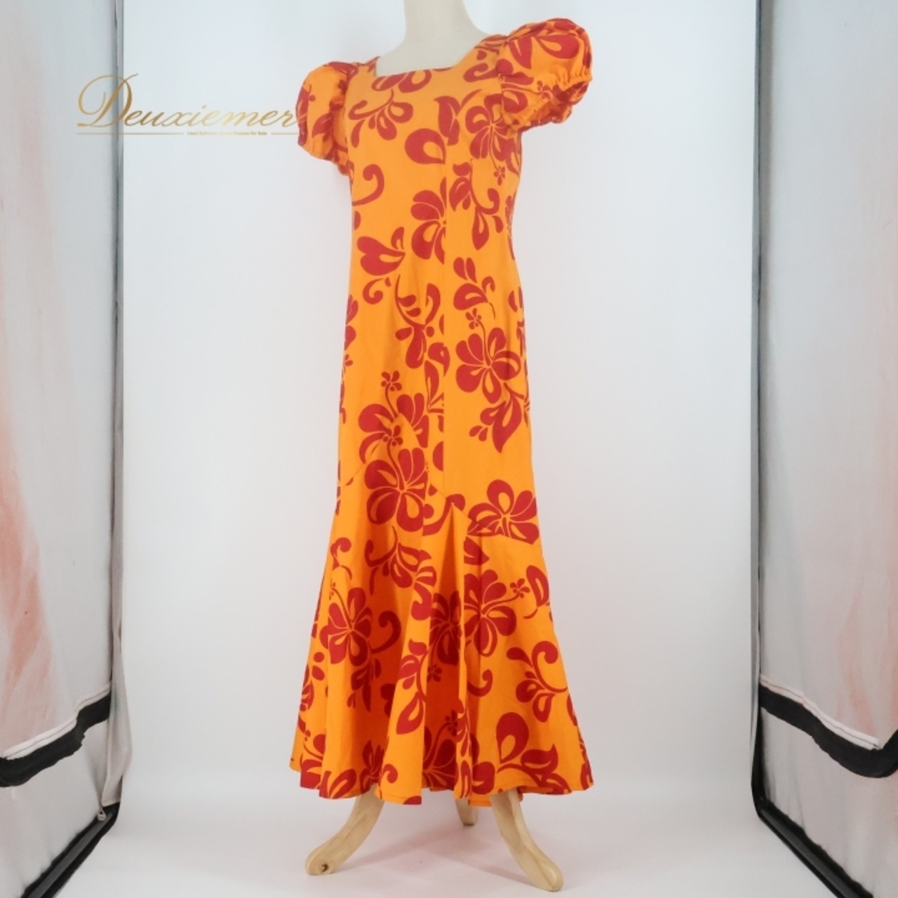 フラダンス 衣装 ワンピース ドレス オレンジ系 ハイビスカス柄 ハワイアンプリント アロハ レッスン 練習 フラ ダンス レッド系 橙 赤 半袖 パフスリーブ 花柄 華やか 鮮やか かわいい おしゃれ フレア ハワイアン オレンジ ハイビスカス フラダンス衣装 レディース 練習着 発表会