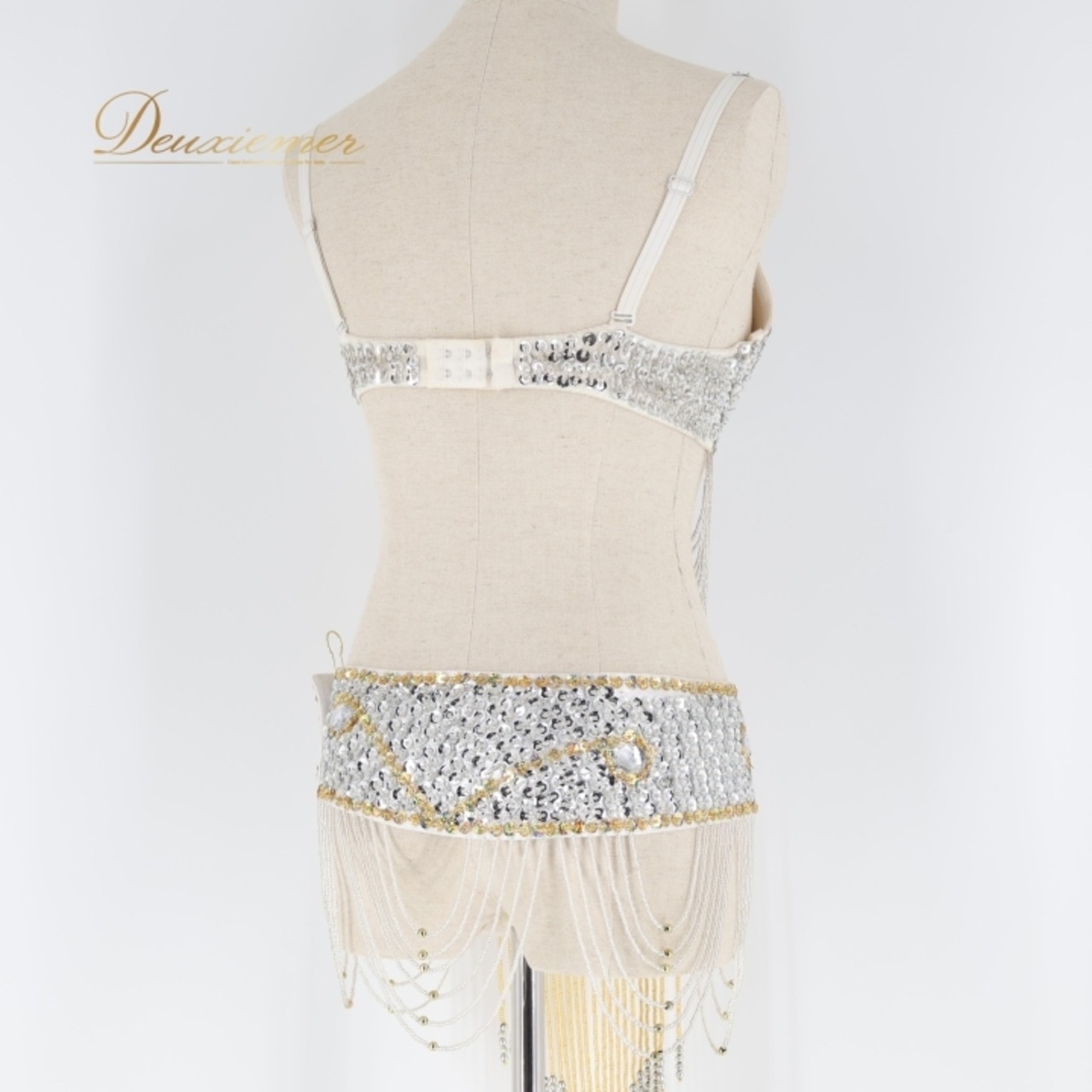 ベリーダンス オリエンタル 衣装 トップス ベルト セット ホワイト系 ビーズ スパンコール フリンジ ラインストーン キラキラ 煌びやか 金 華やか 上品 舞台 ダンス衣装 豪華 ゴージャス シルバー系 ゴールド系