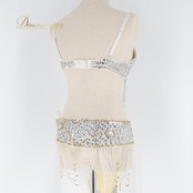 ベリーダンス オリエンタル 衣装 トップス ベルト セット ホワイト系 ビーズ スパンコール フリンジ ラインストーン キラキラ 煌びやか 金 華やか 上品 舞台 ダンス衣装 豪華 ゴージャス シルバー系 ゴールド系