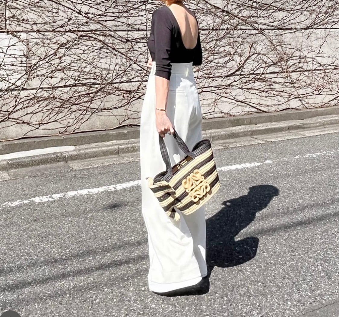 バックコンシャスパワショルトップス Lise ブラック | Cygne 