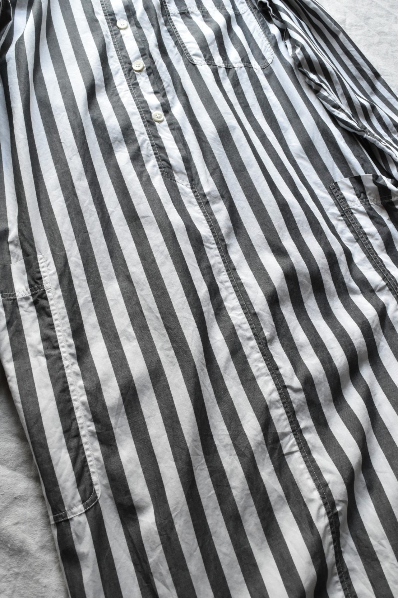 Monotone border shirt one-piece