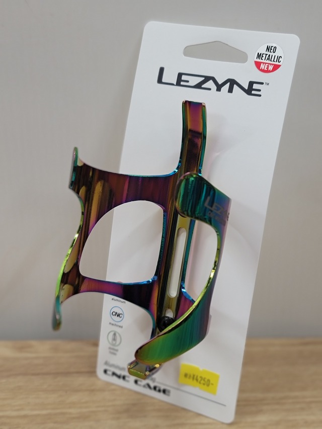 LEZYNE(レザイン)　CNC CAGE NEO METALLICボトルゲージ　NEO METALLIC