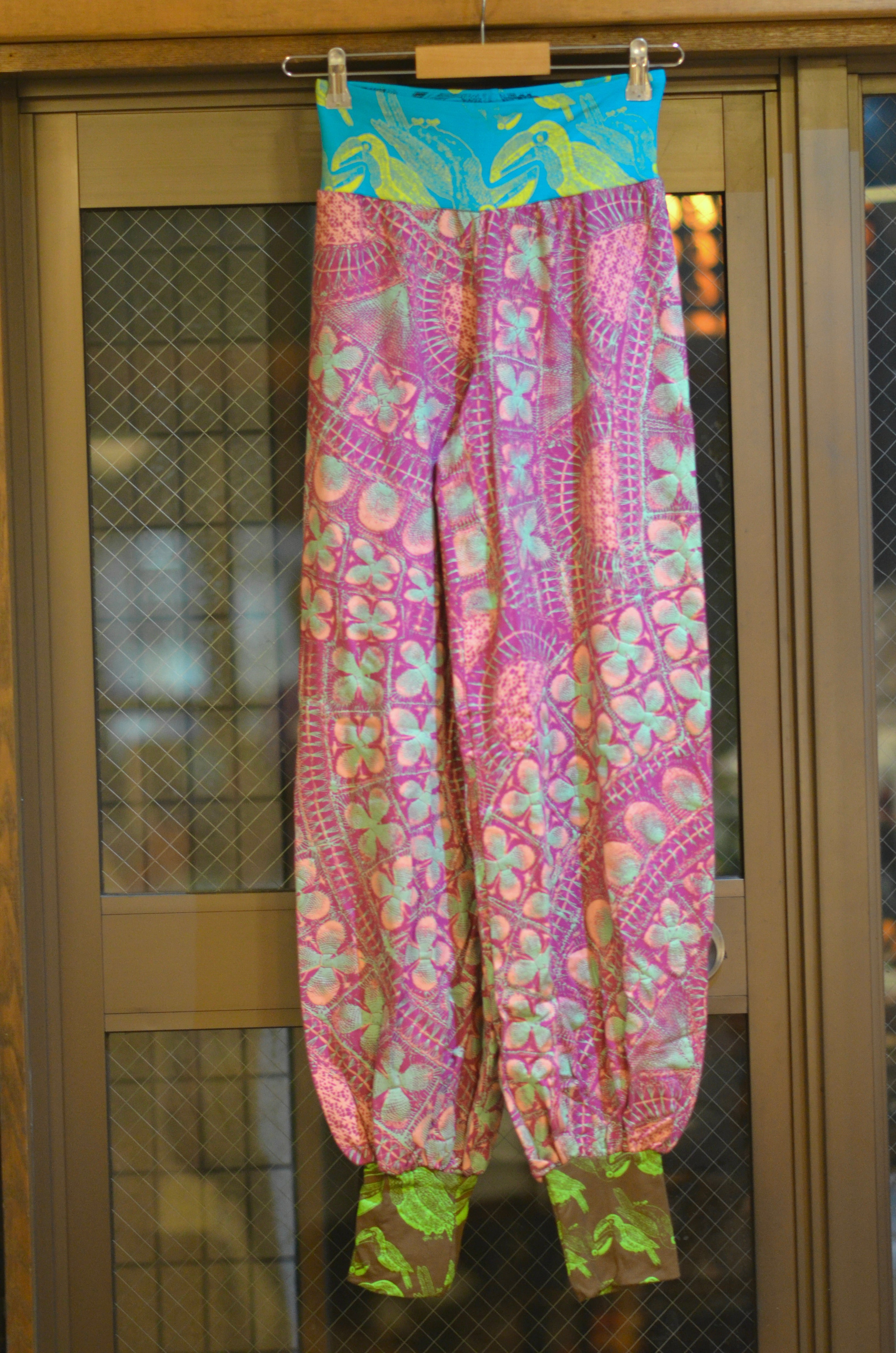 アラジンパンツ M (パープル/ニャンドゥティ柄) | juanadearco