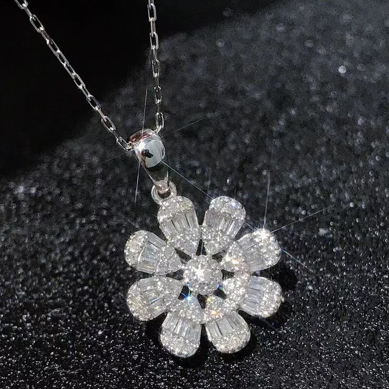 花形ペンダント付きチェーンネックレス k18