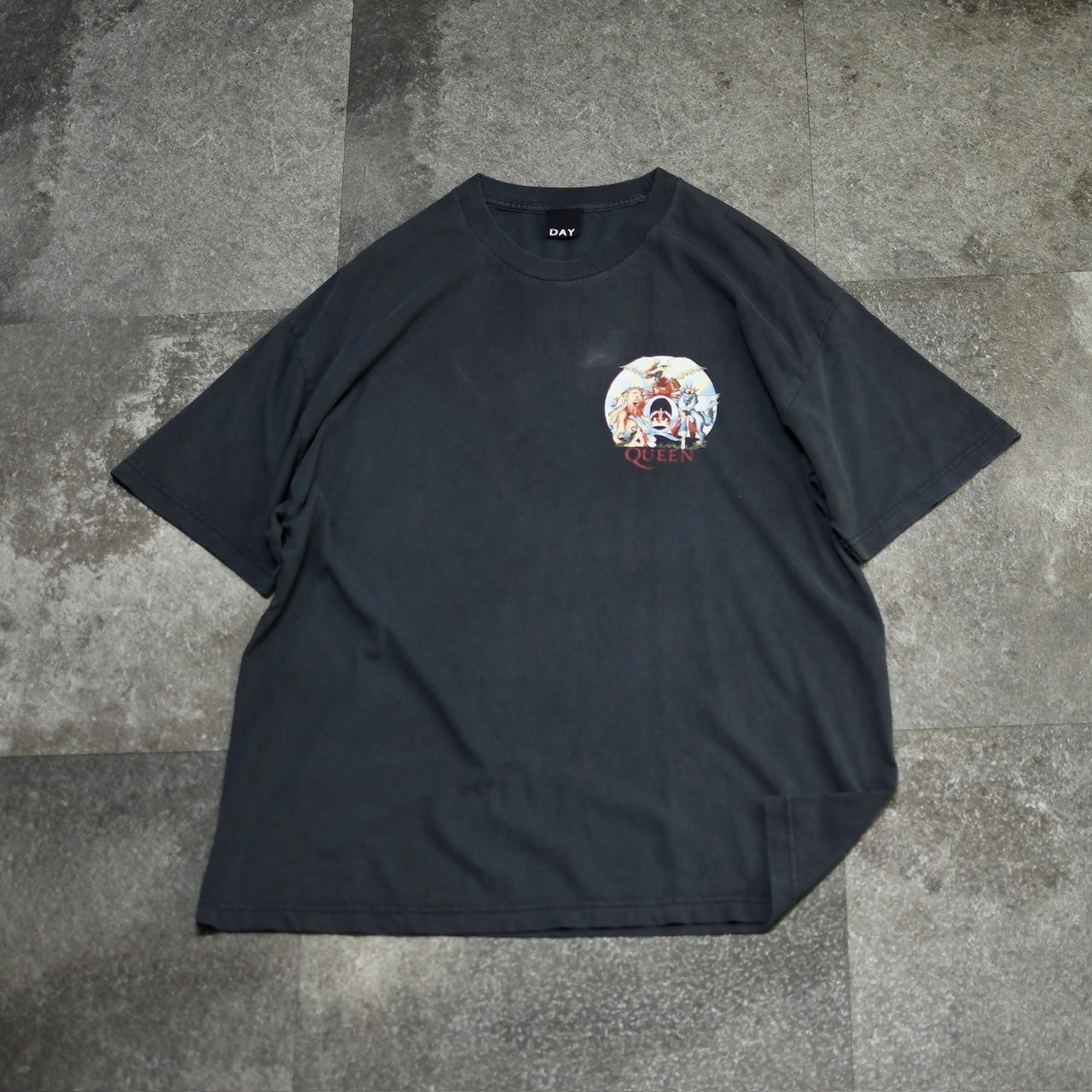 QUEEN fade band tee