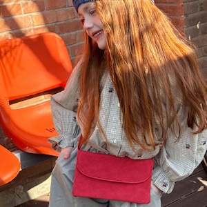 春チューリップ刺しゅうチェック柄シャツ