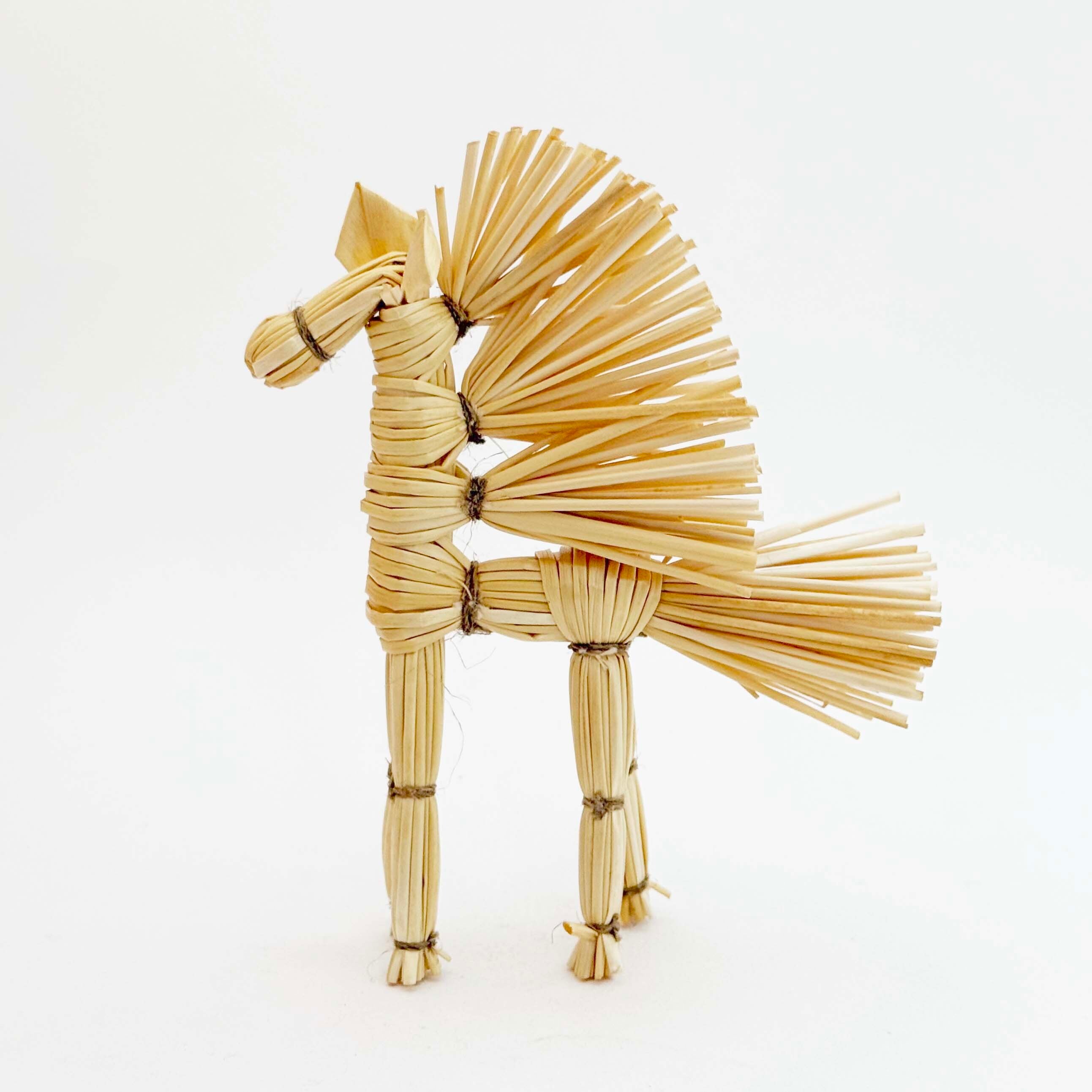麦わら細工の馬（ベラルーシ製）