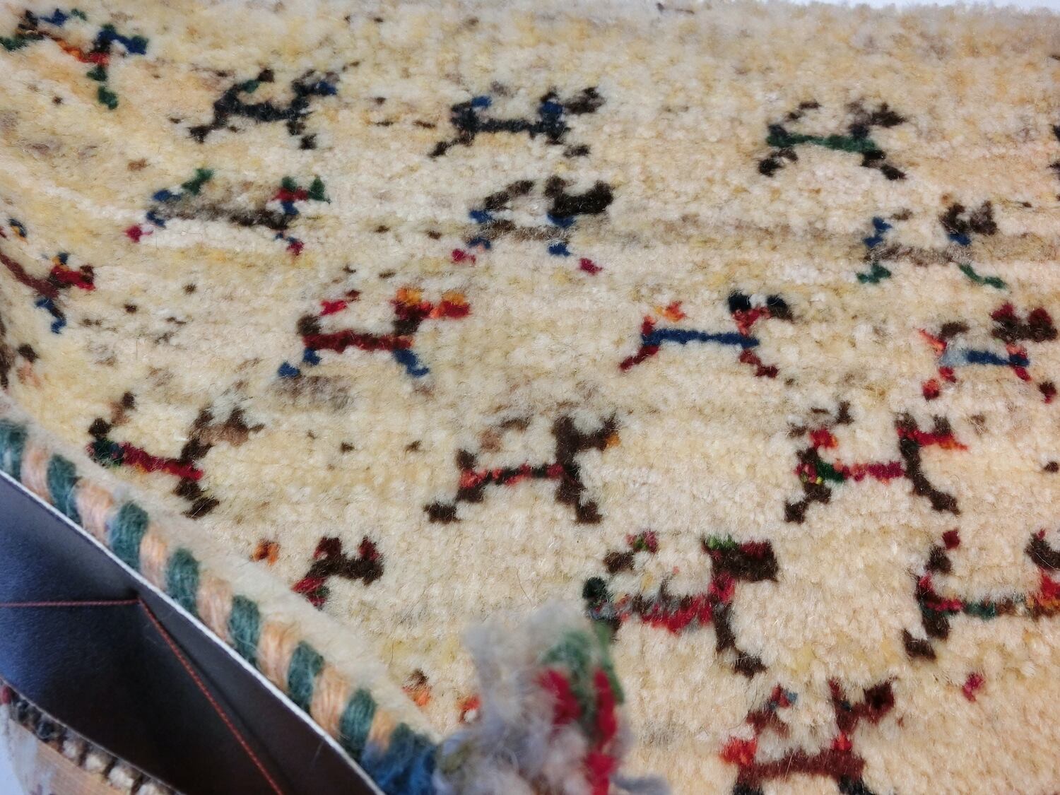 ペルシャ産 手織りギャッベ【座布団サイズ】A74 | Heris Carpet ヘリス