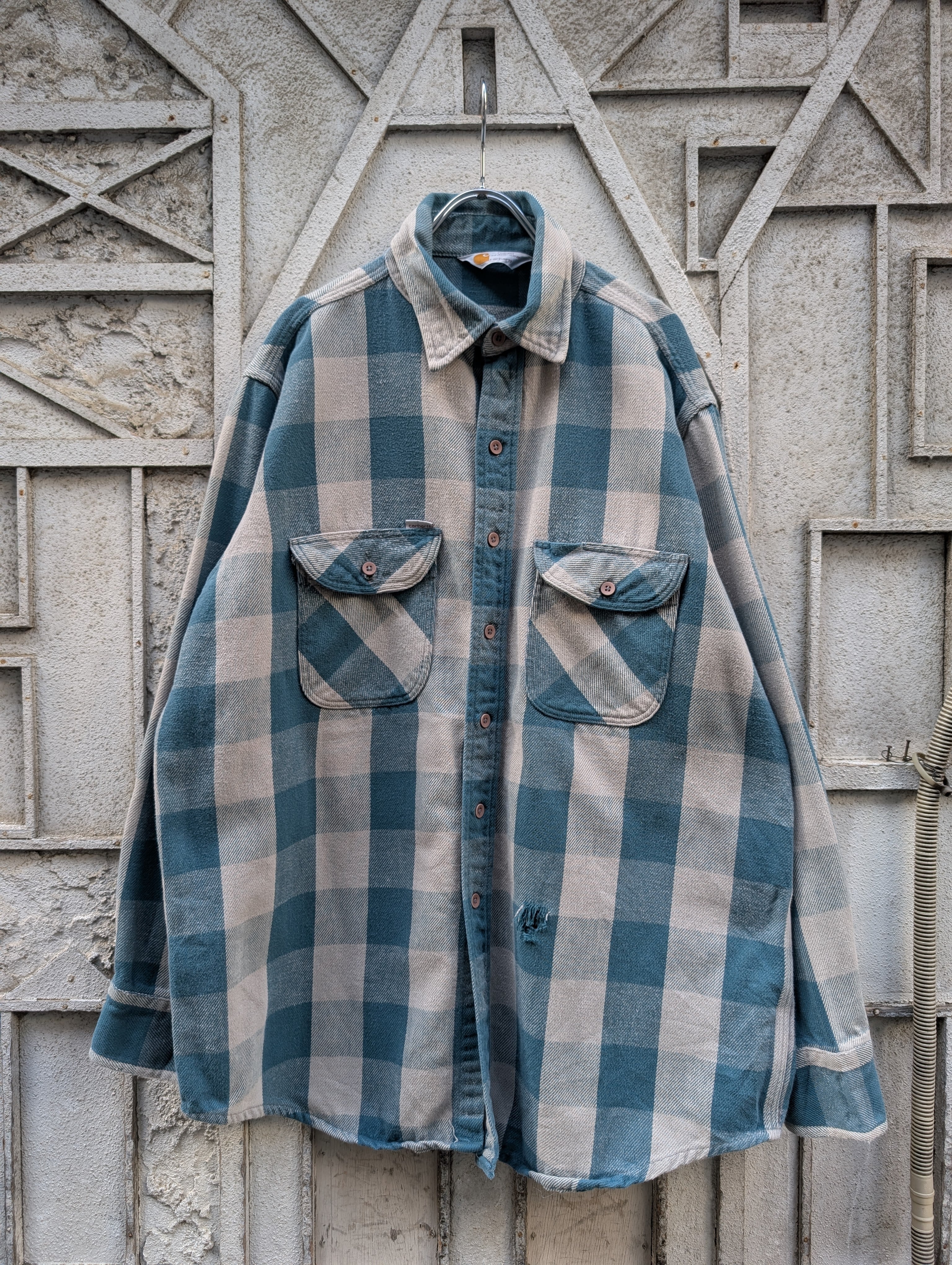 "CARHARTT" baffalo check shirt