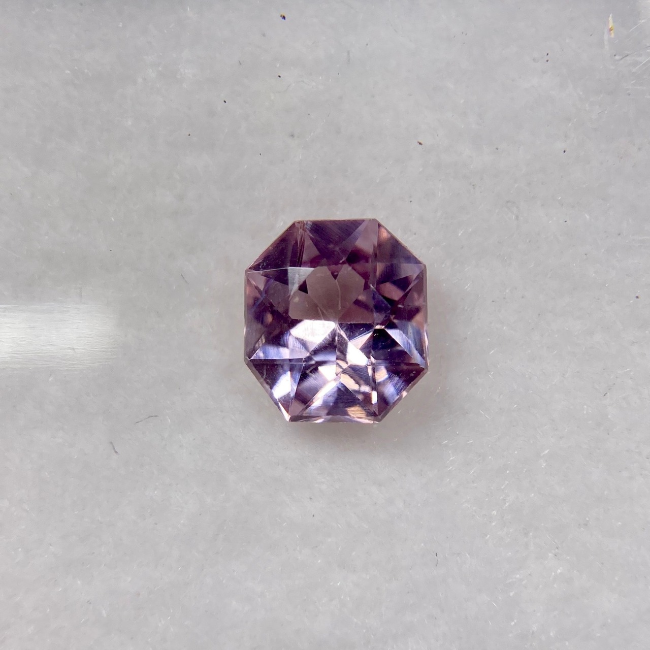 お花みたいなスピネル 約5.9mm*5.3mm 淡いピンクカラー