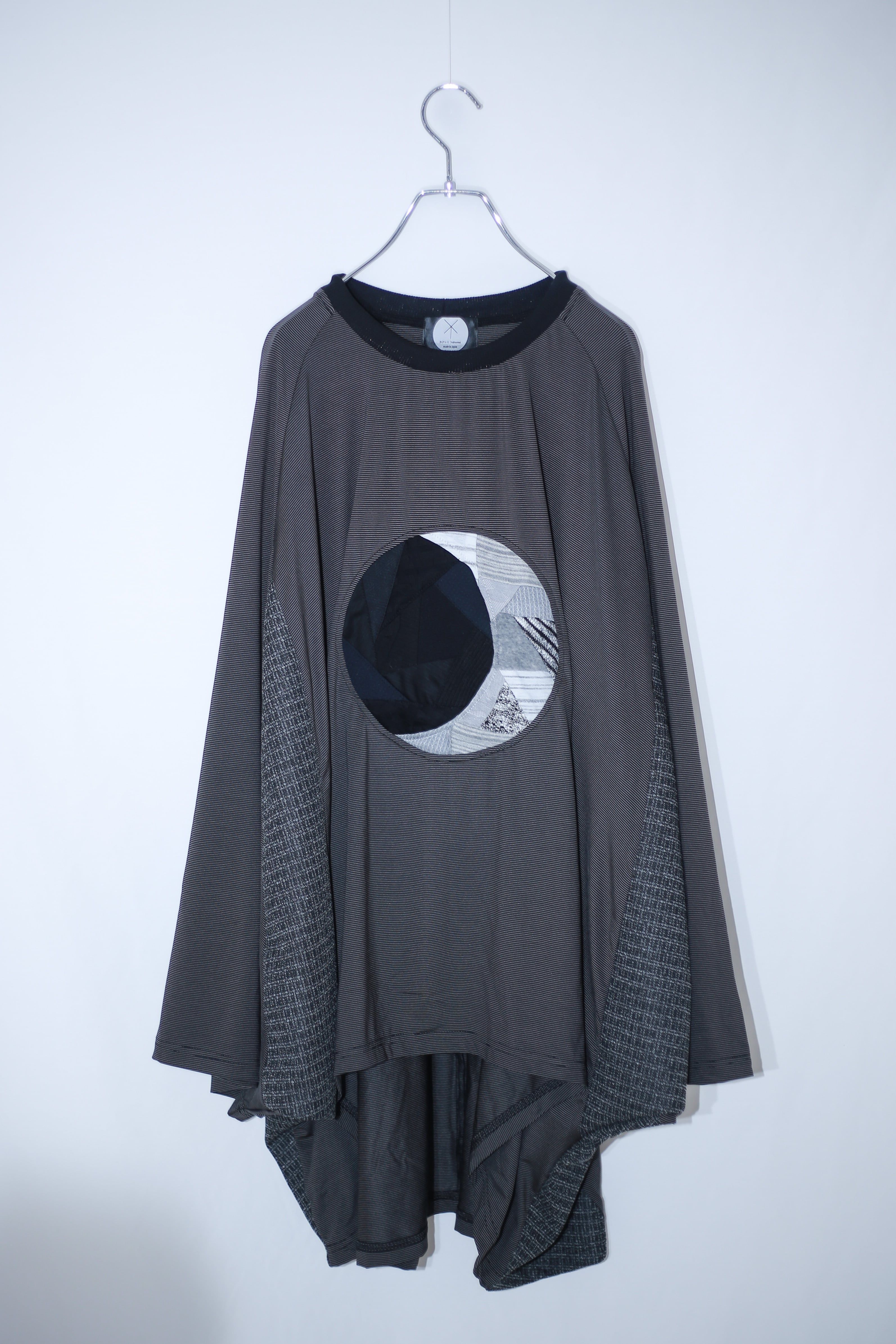 Bat-T-shirts ○ crescent moon (bark grey)