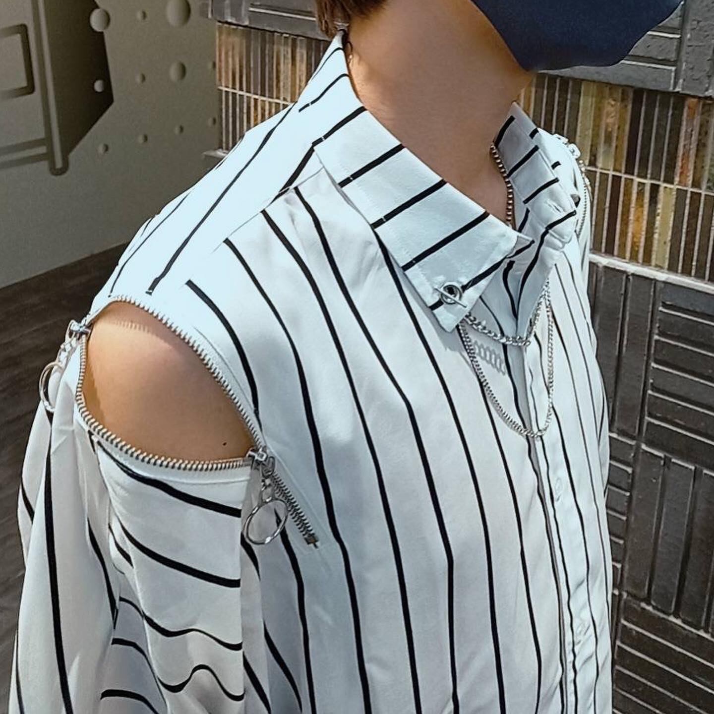大好評] THICCストライプチェーン肩ジップシャツ 韓国ファッション 彼 ...