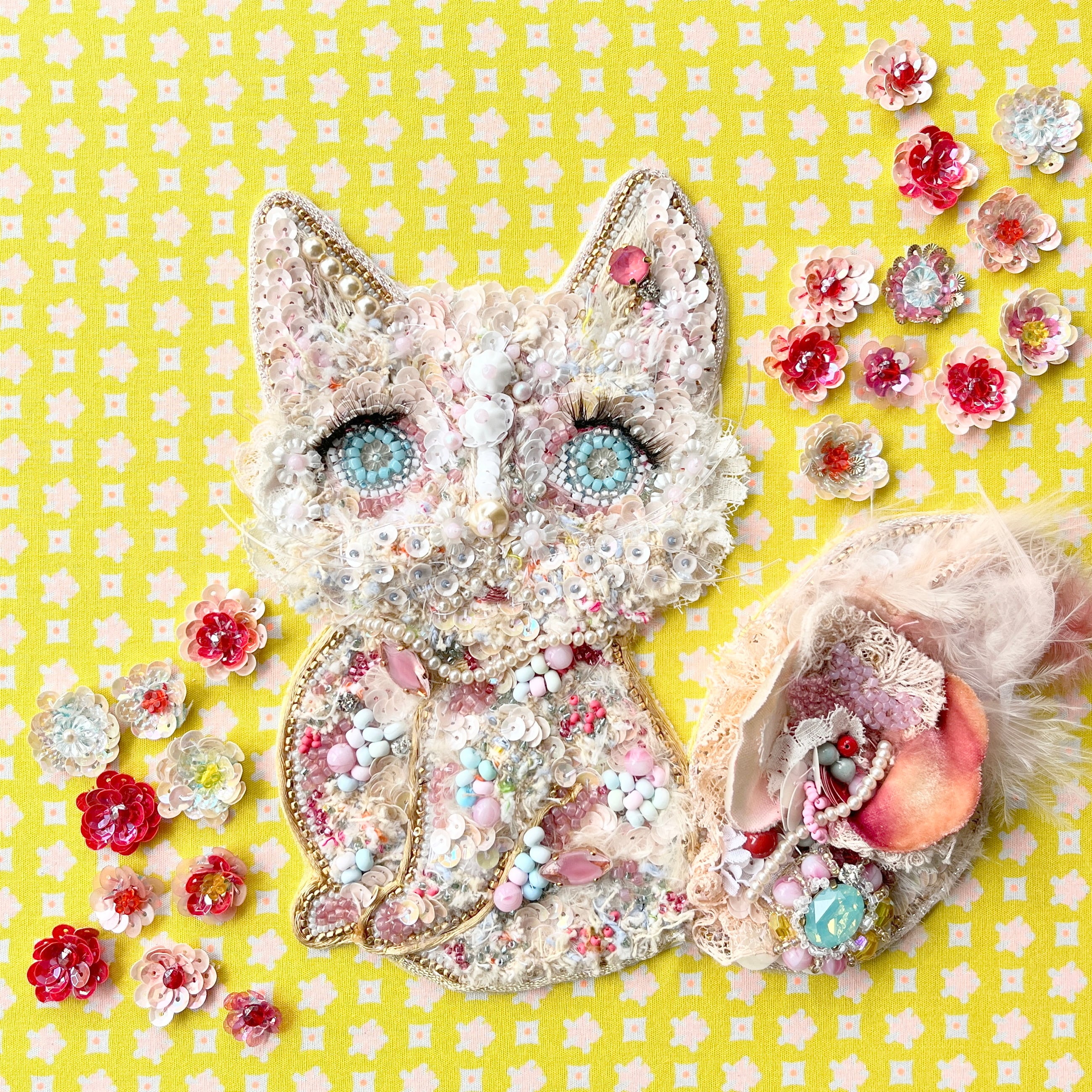 ◇mikity様◇ブラック白鳥ビーズ刺繍ブローチ づらかっ