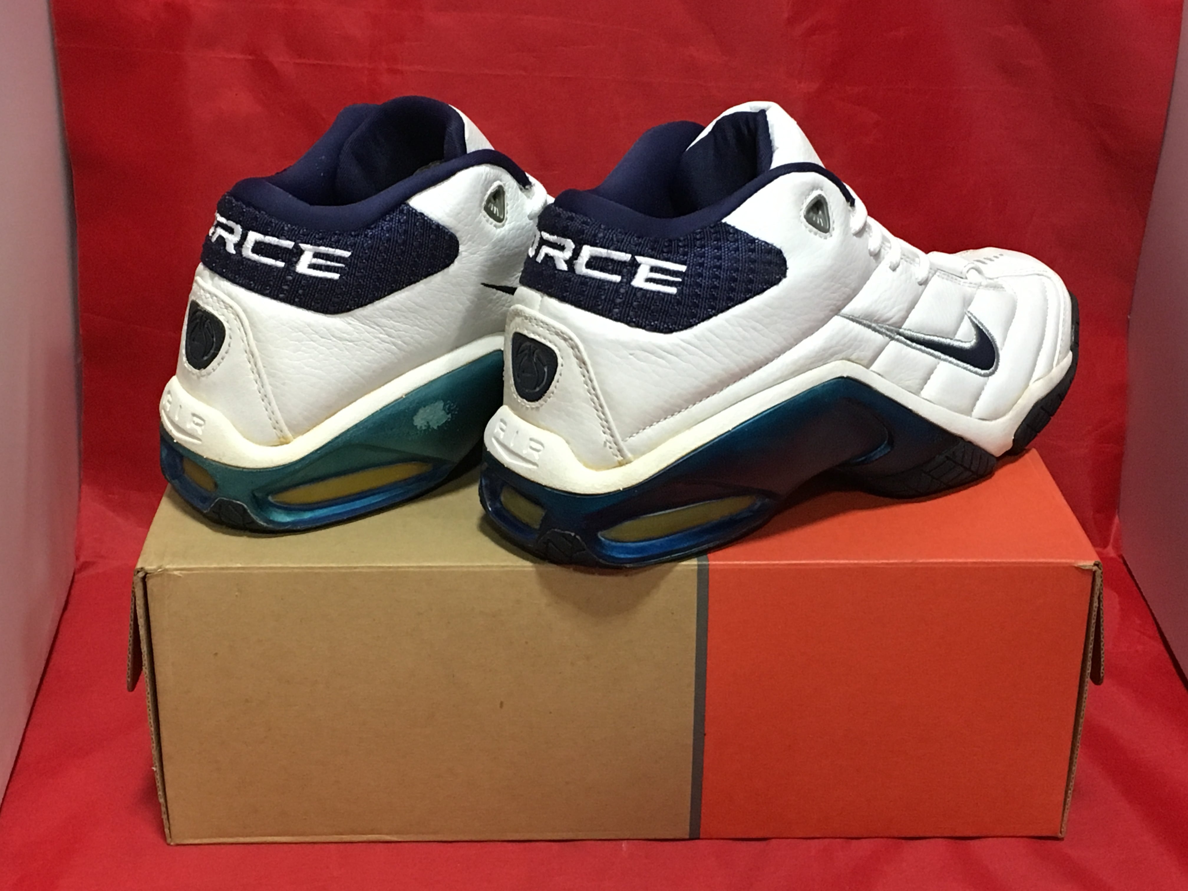 Nike air マックスフライ2 24.5cm NIKE（ナイキ）AIR VALOR FORCE（バロアー フォース）10 28cm 白/紺 ⑫