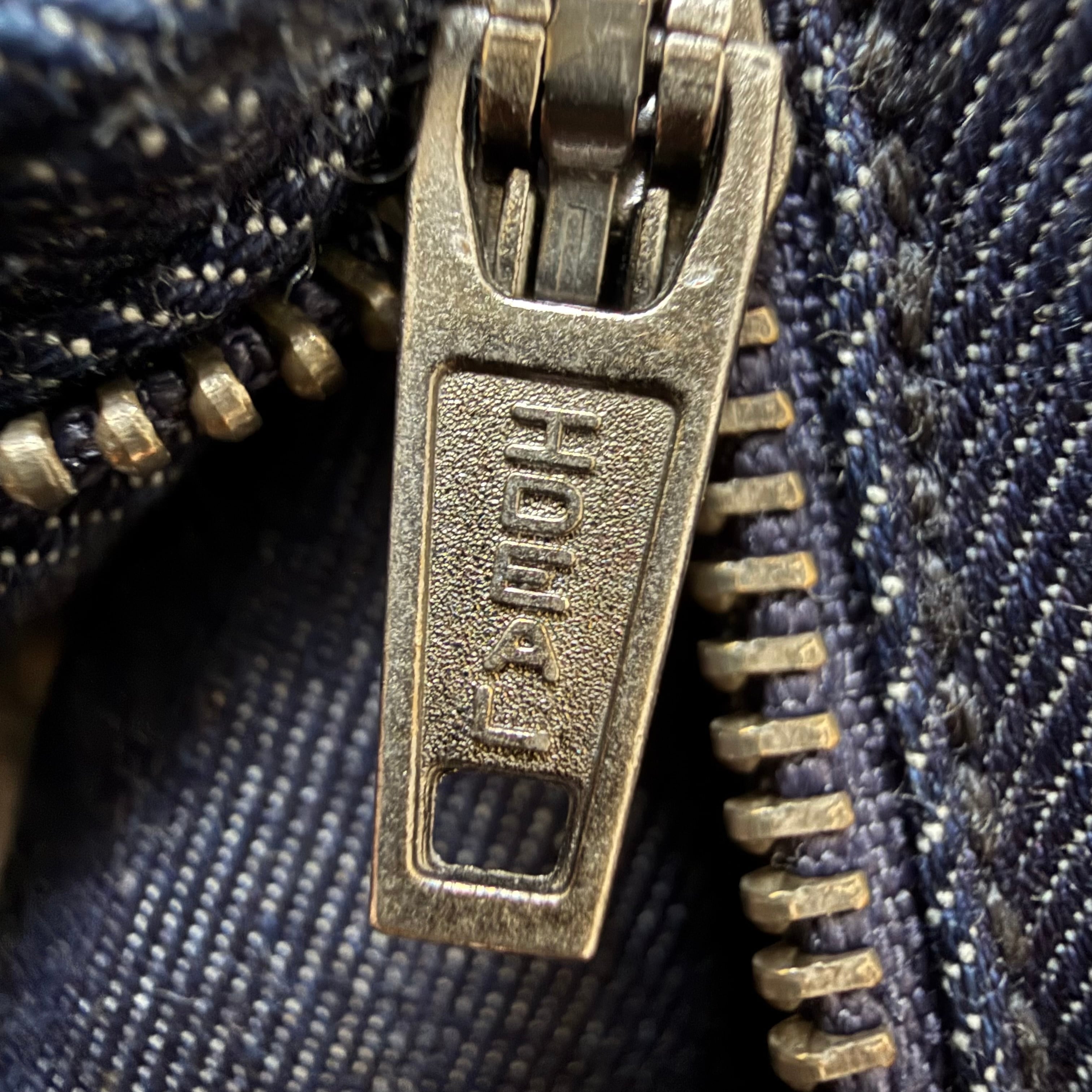 GTA Bayron 1プリーツ デニムスラックス (インディゴ、サイズ42、XS