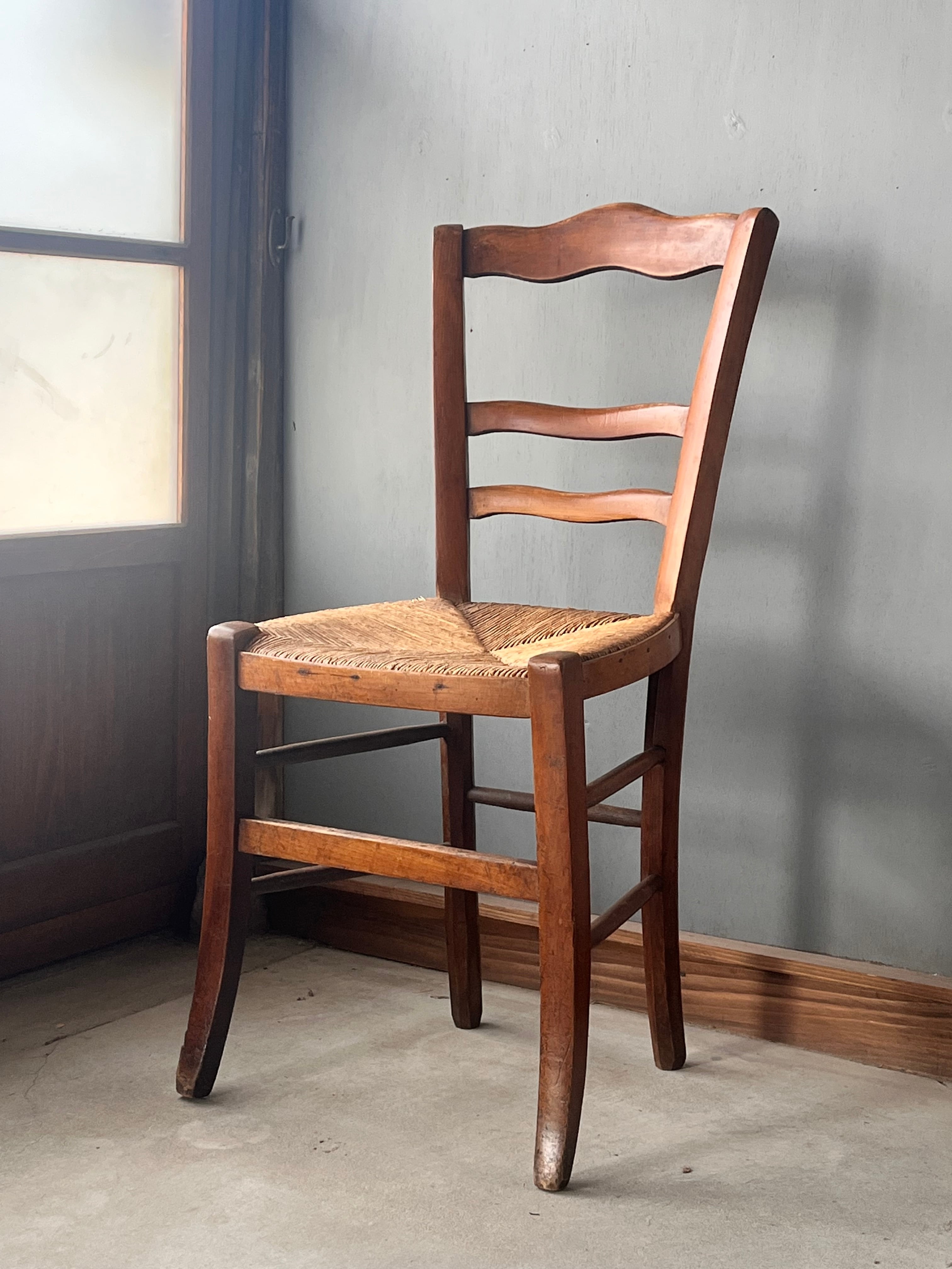 王道のフレンチチェア